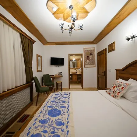 Pashahan Hotell 3*